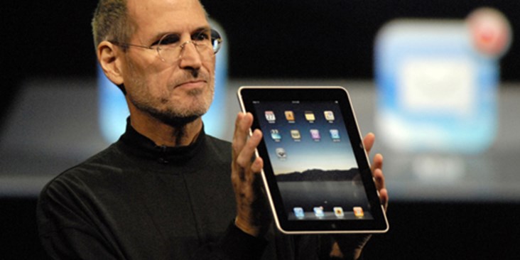 Steve Jobs Resigns, Tim Cook to Replace Him